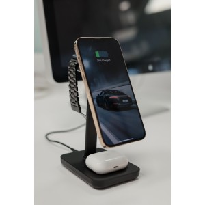 Chargeur Sans Fil 3 en 1 avec un iPhone, un Apple Watch et des AirPods