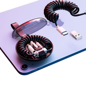 Câble Multi USB 6 en 1 en contexte d'usage
